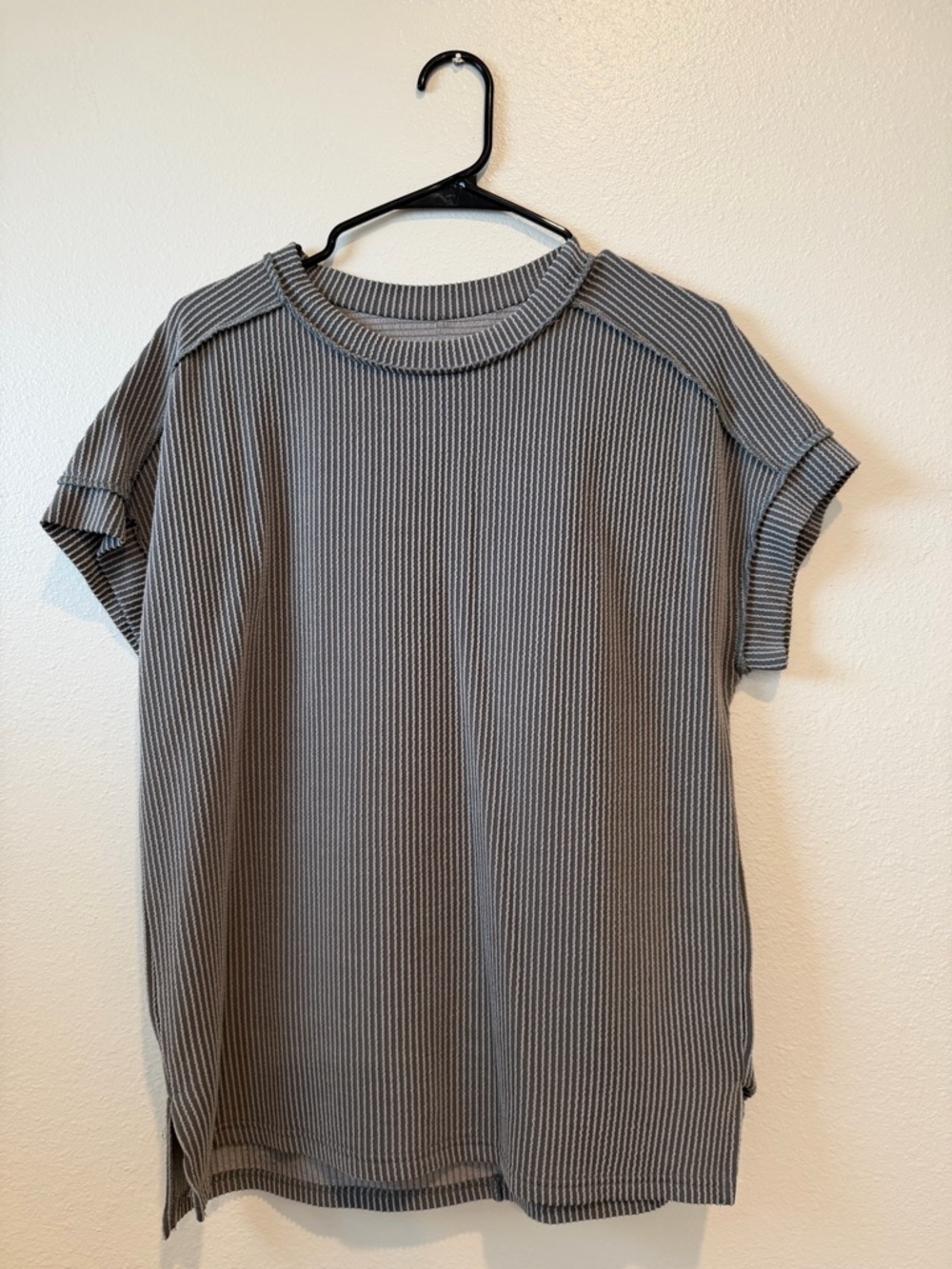 Relaxed Ribbed Short-Sleeve Top - Gray